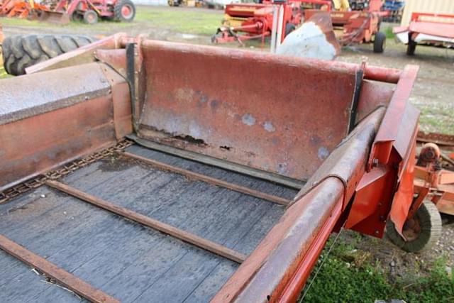 Image of New Holland 165 equipment image 4