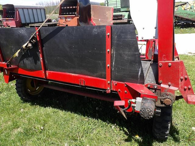Image of New Holland 166 equipment image 3