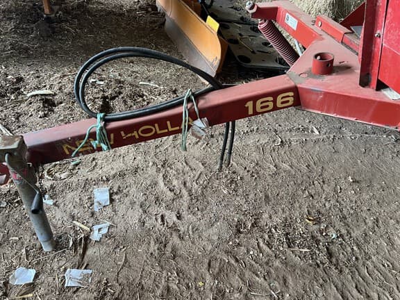 Image of New Holland 166 equipment image 4