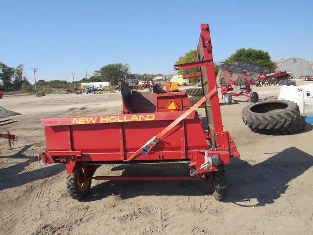 Image of New Holland 166 equipment image 4