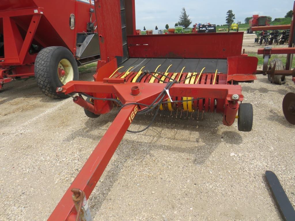 Image of New Holland 166 Image 0