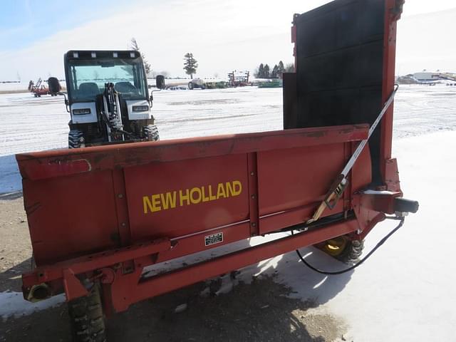 Image of New Holland 166 equipment image 4