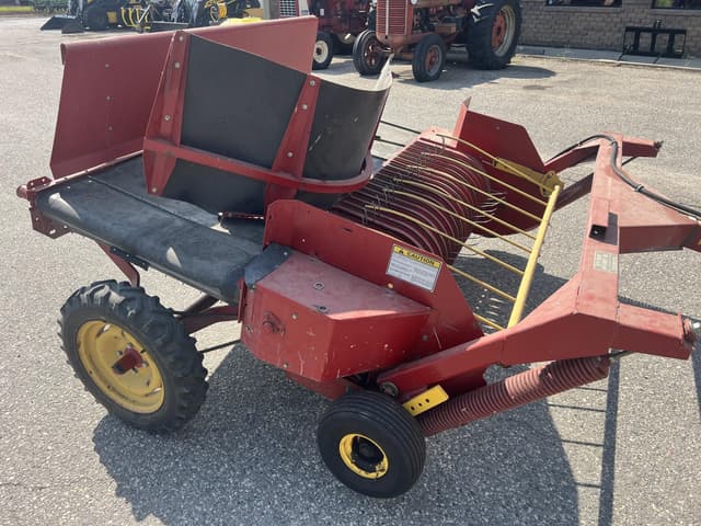 Image of New Holland 166 equipment image 1