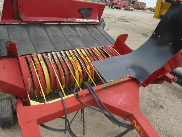 Image of New Holland 166 equipment image 2
