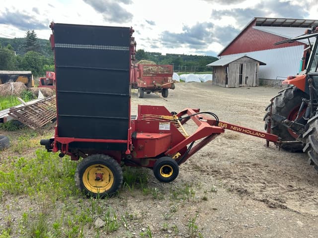 Image of New Holland 166 equipment image 1