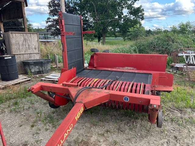 Image of New Holland 166 equipment image 4