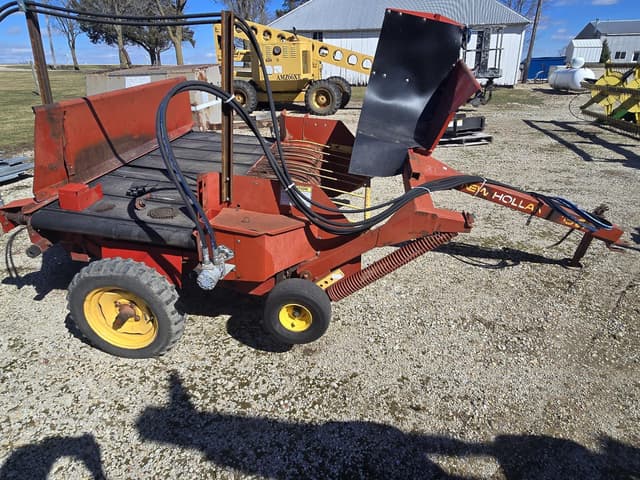 Image of New Holland 166 equipment image 2