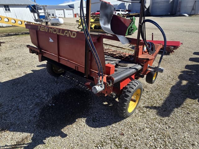 Image of New Holland 166 equipment image 3