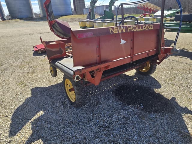 Image of New Holland 166 equipment image 4