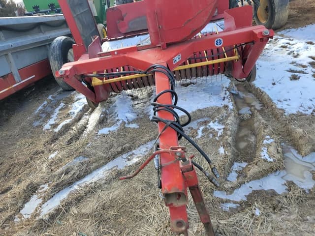 Image of New Holland 166 equipment image 1