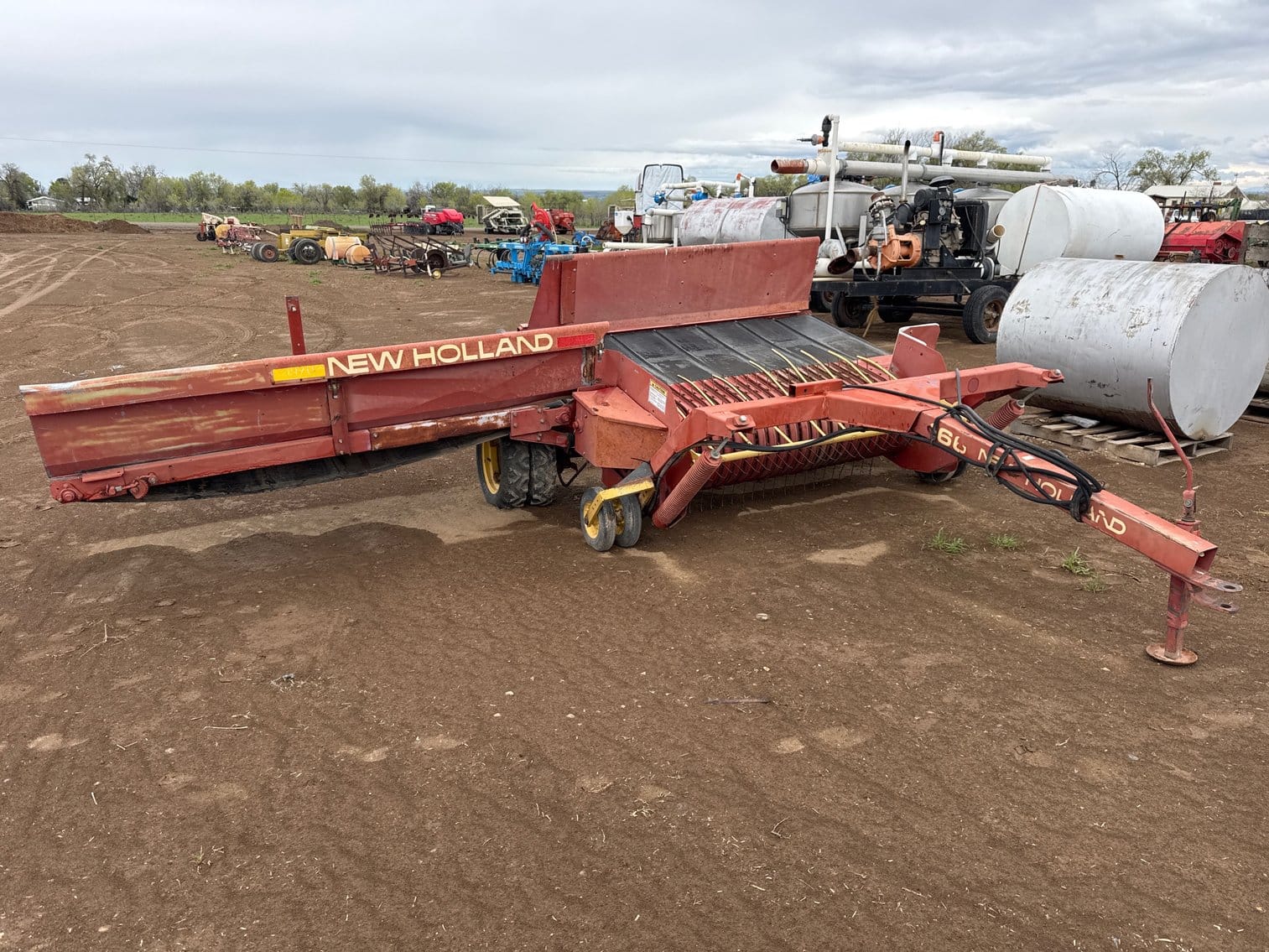 New Holland 166 Equipment Image0