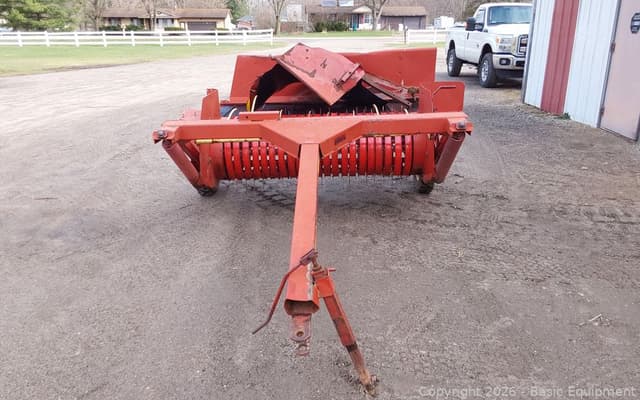 Image of New Holland 166 equipment image 2