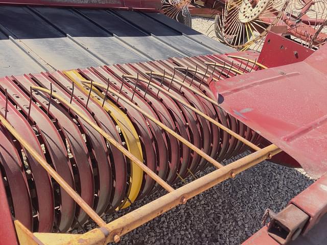 Image of New Holland 166 equipment image 3