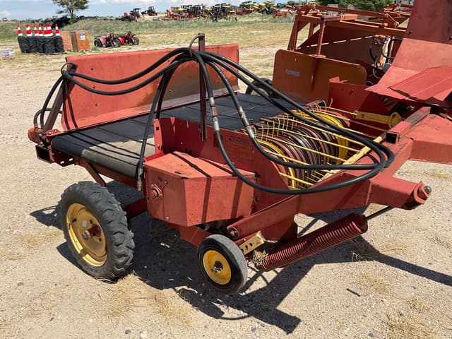 Image of New Holland 166 equipment image 2
