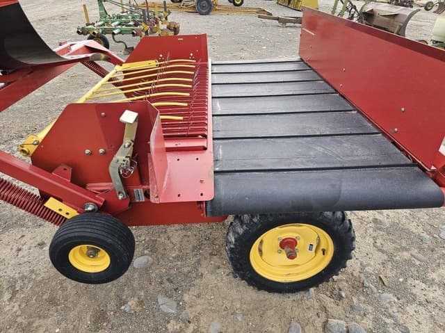 Image of New Holland 166 equipment image 2