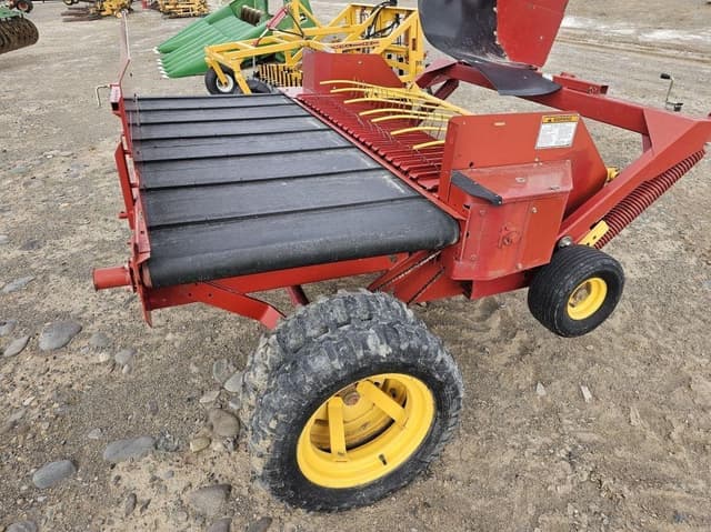 Image of New Holland 166 equipment image 4