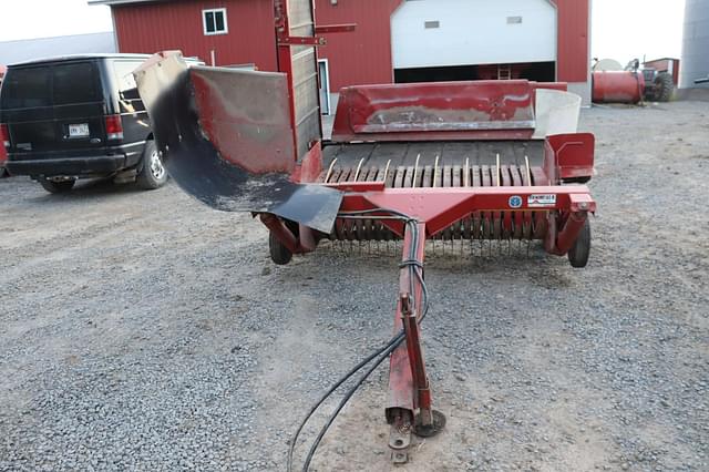 Image of New Holland 166 equipment image 1