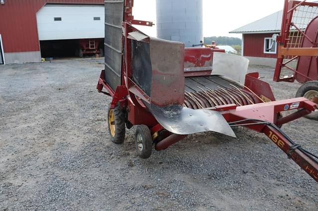 Image of New Holland 166 equipment image 2