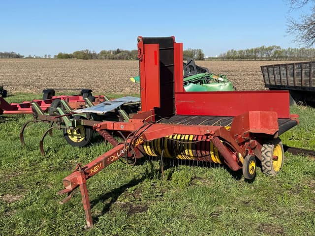 Image of New Holland 166 equipment image 2