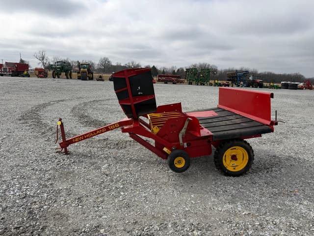 Image of New Holland 166 equipment image 2