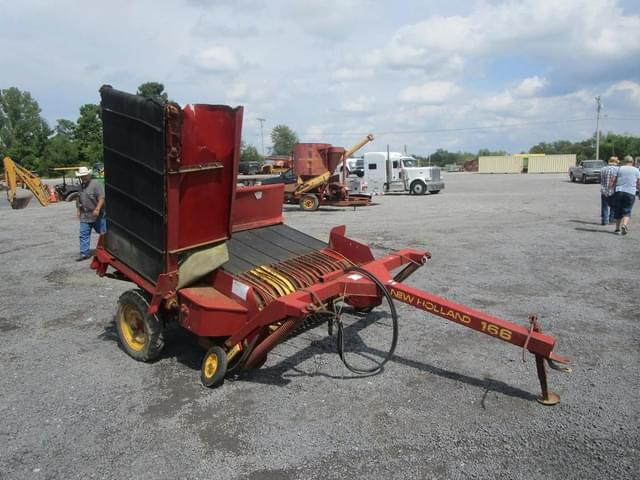 Image of New Holland 166 equipment image 4