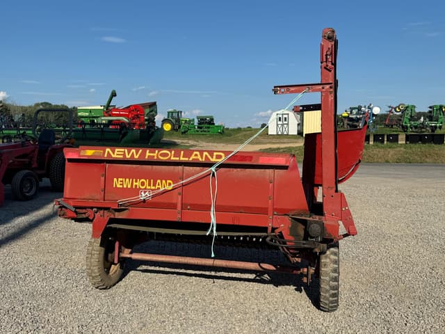 Image of New Holland 166 equipment image 3