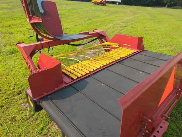 Image of New Holland 166 equipment image 1