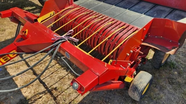 Image of New Holland 166 equipment image 2