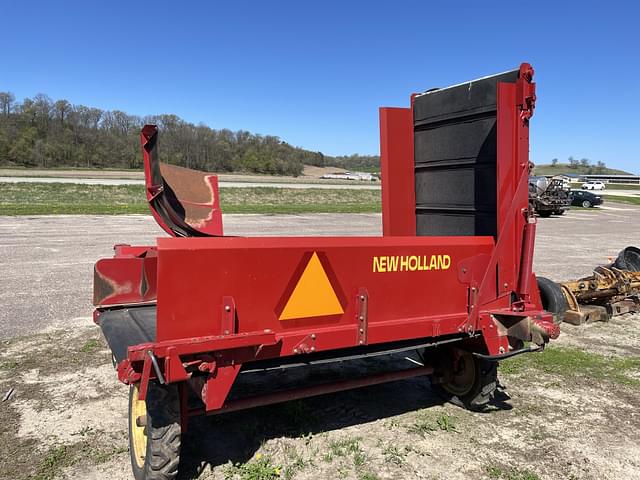 Image of New Holland 166 equipment image 4