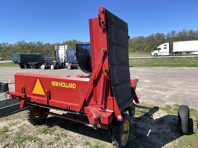 Image of New Holland 166 equipment image 3