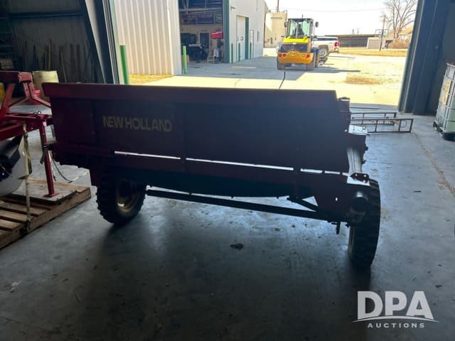 Image of New Holland 166 equipment image 2