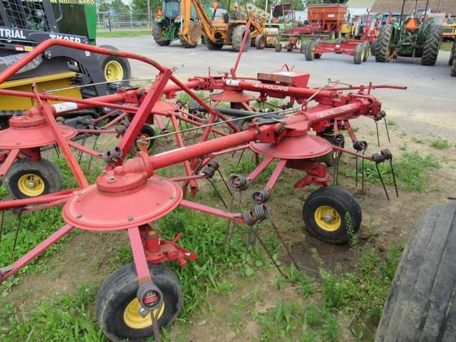 Image of New Holland 169 equipment image 4