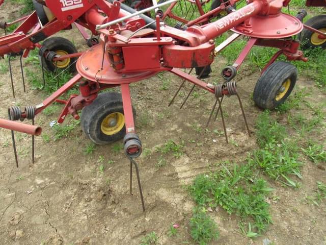 Image of New Holland 169 equipment image 2