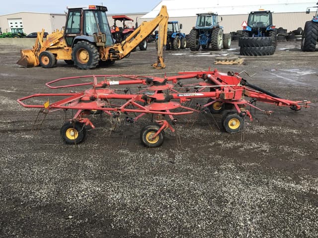 Image of New Holland 169 equipment image 3