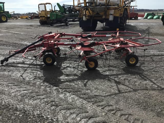 Image of New Holland 169 equipment image 4