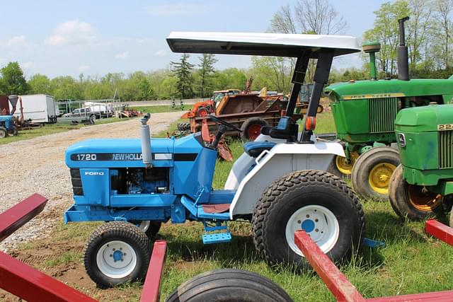 Image of New Holland 1720 equipment image 2