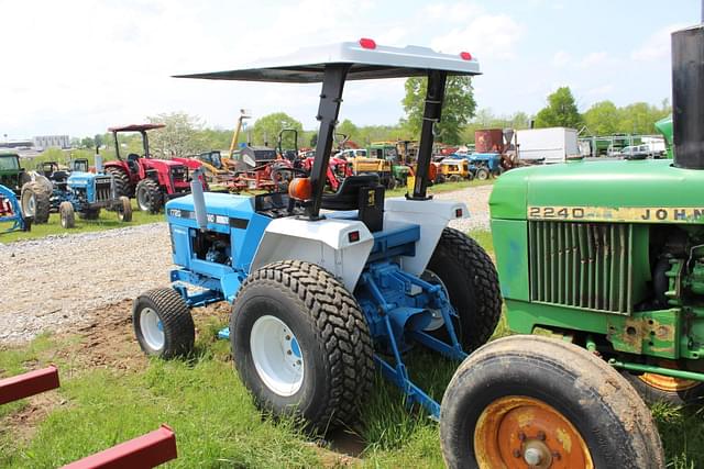 Image of New Holland 1720 equipment image 3