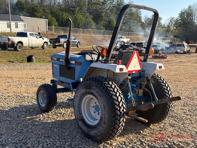 Image of New Holland 1720 equipment image 2