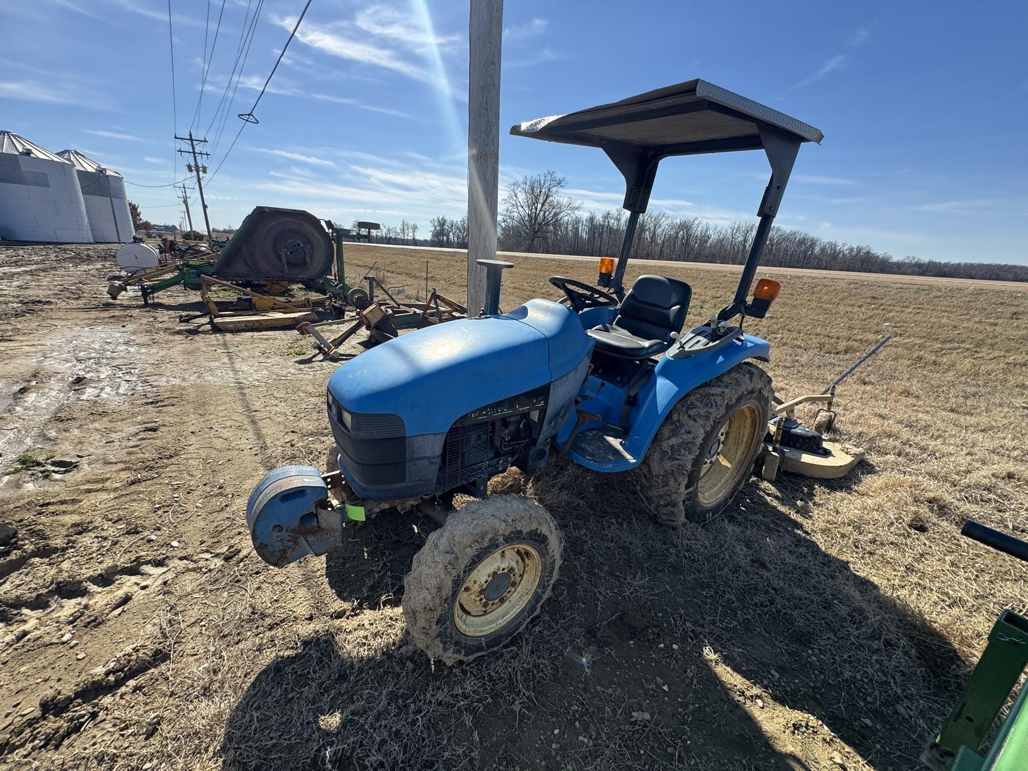 New Holland 1725 Equipment Image0