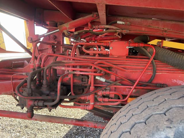 Image of New Holland 1849 equipment image 4