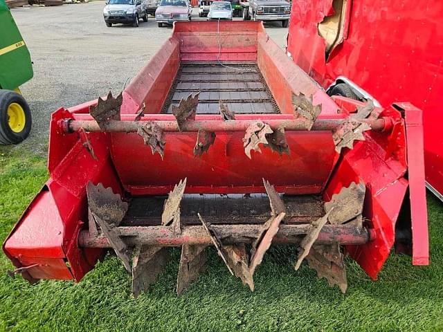 Image of New Holland 185 equipment image 4