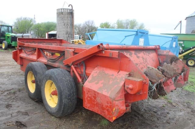 Image of New Holland 195 equipment image 2