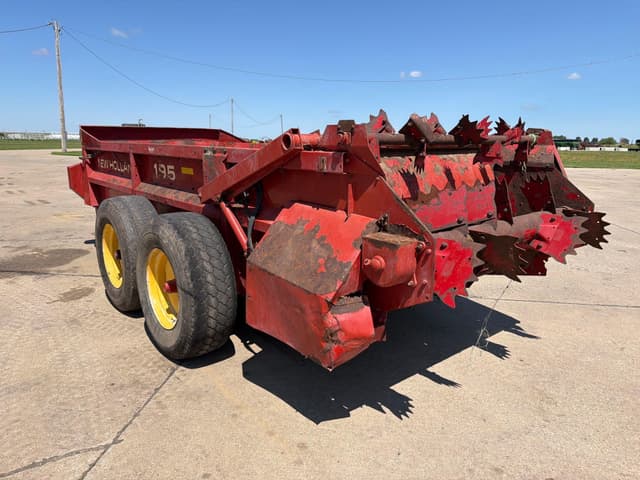 Image of New Holland 195 equipment image 4