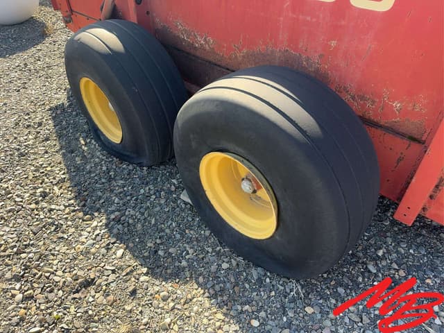 Image of New Holland 195 equipment image 4