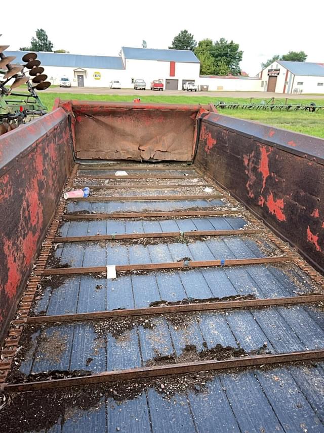 Image of New Holland 195 equipment image 3