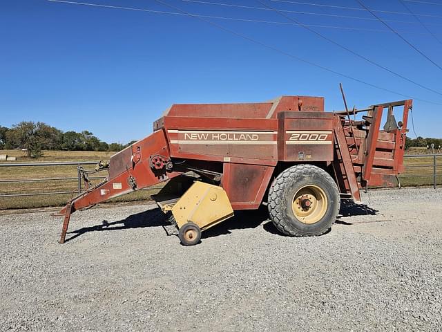 Image of New Holland 2000 equipment image 2