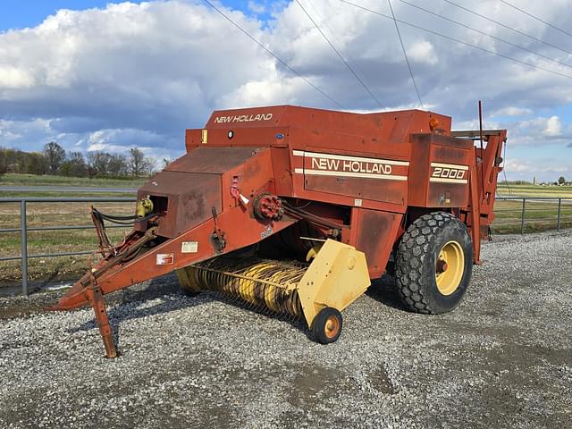 Image of New Holland 2000 equipment image 1