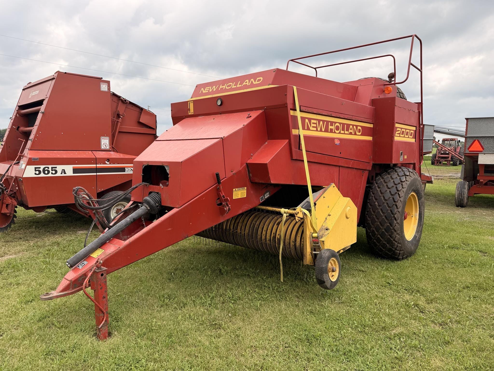 New Holland 2000 Equipment Image0