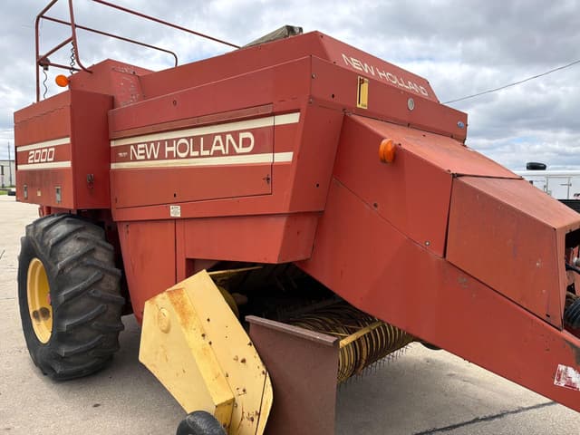 Image of New Holland 2000 equipment image 4