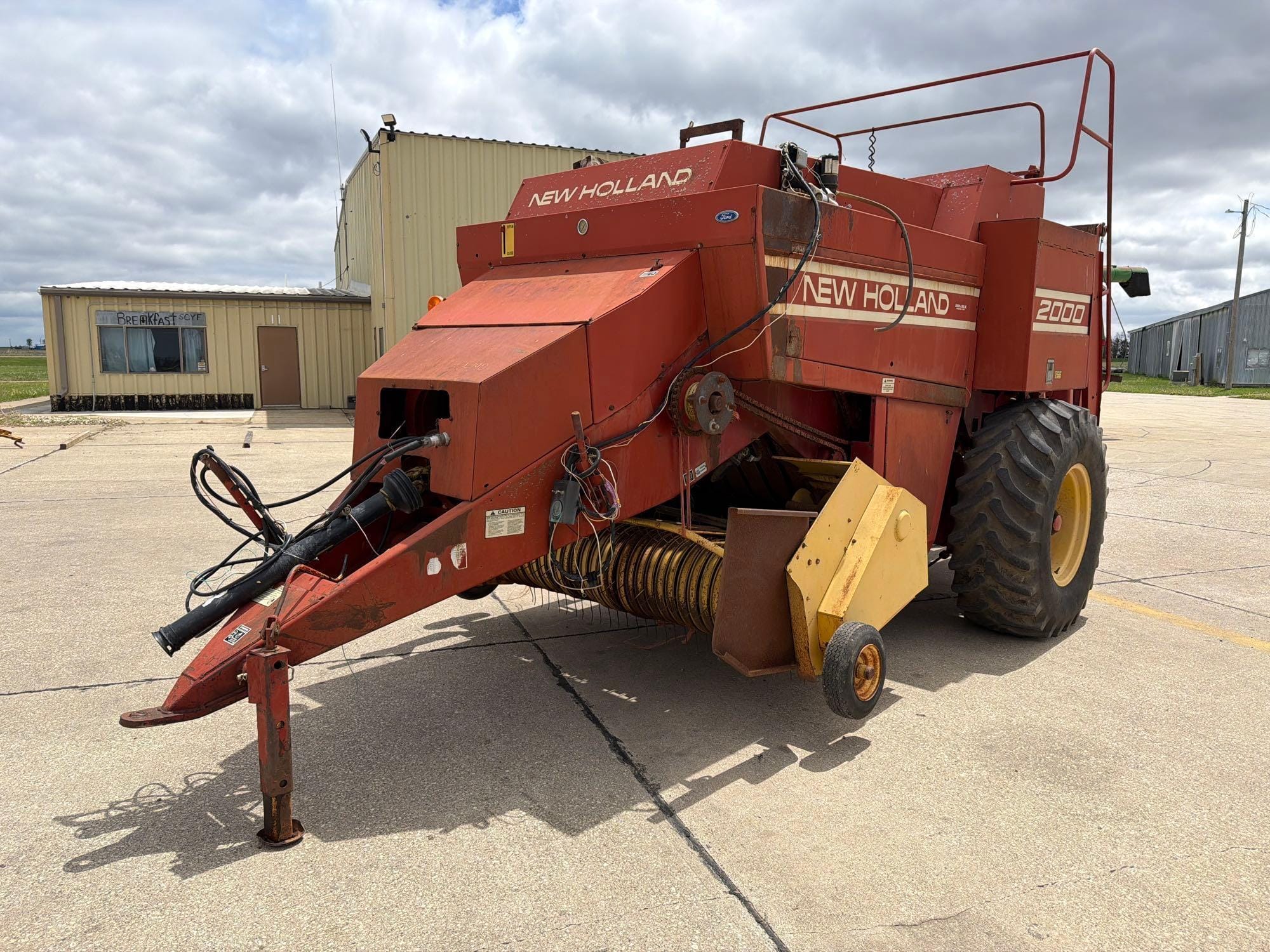 New Holland 2000 Equipment Image0